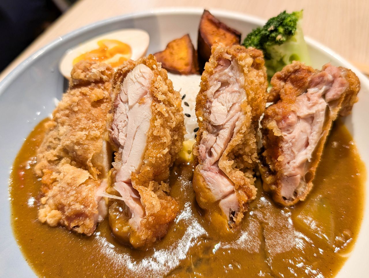 [食記][新北市][板橋區] 任風咖哩 — 板橋江子翠站附近咖哩專賣店，以水果熬煮的柑橘風味咖哩。