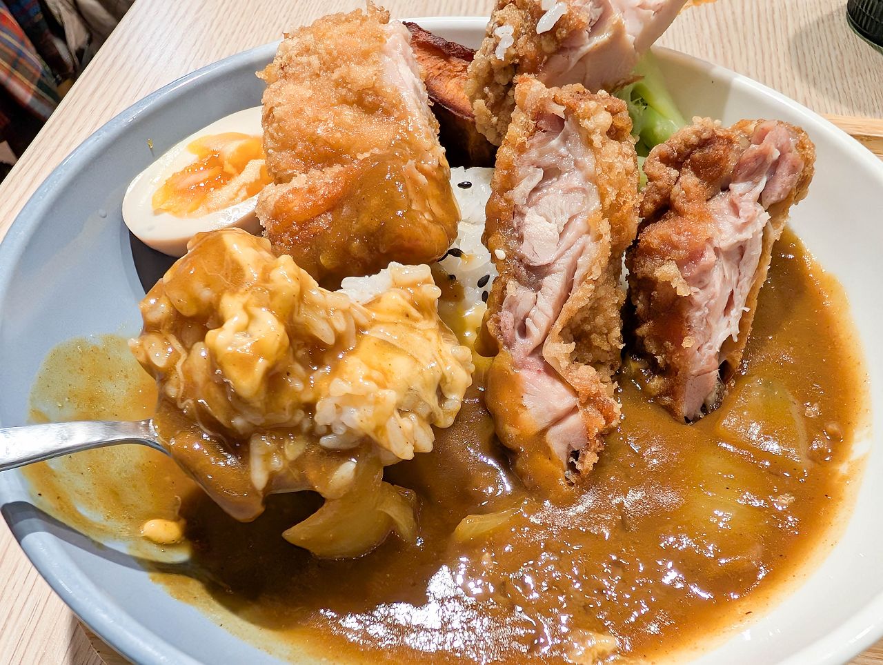 [食記][新北市][板橋區] 任風咖哩 — 板橋江子翠站附近咖哩專賣店，以水果熬煮的柑橘風味咖哩。