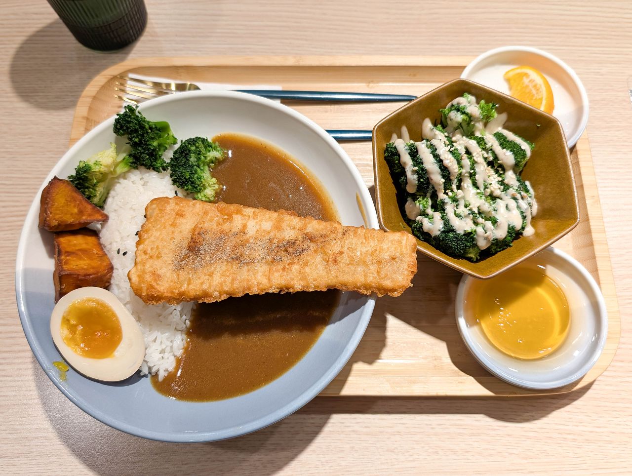 [食記][新北市][板橋區] 任風咖哩 — 板橋江子翠站附近咖哩專賣店，以水果熬煮的柑橘風味咖哩。