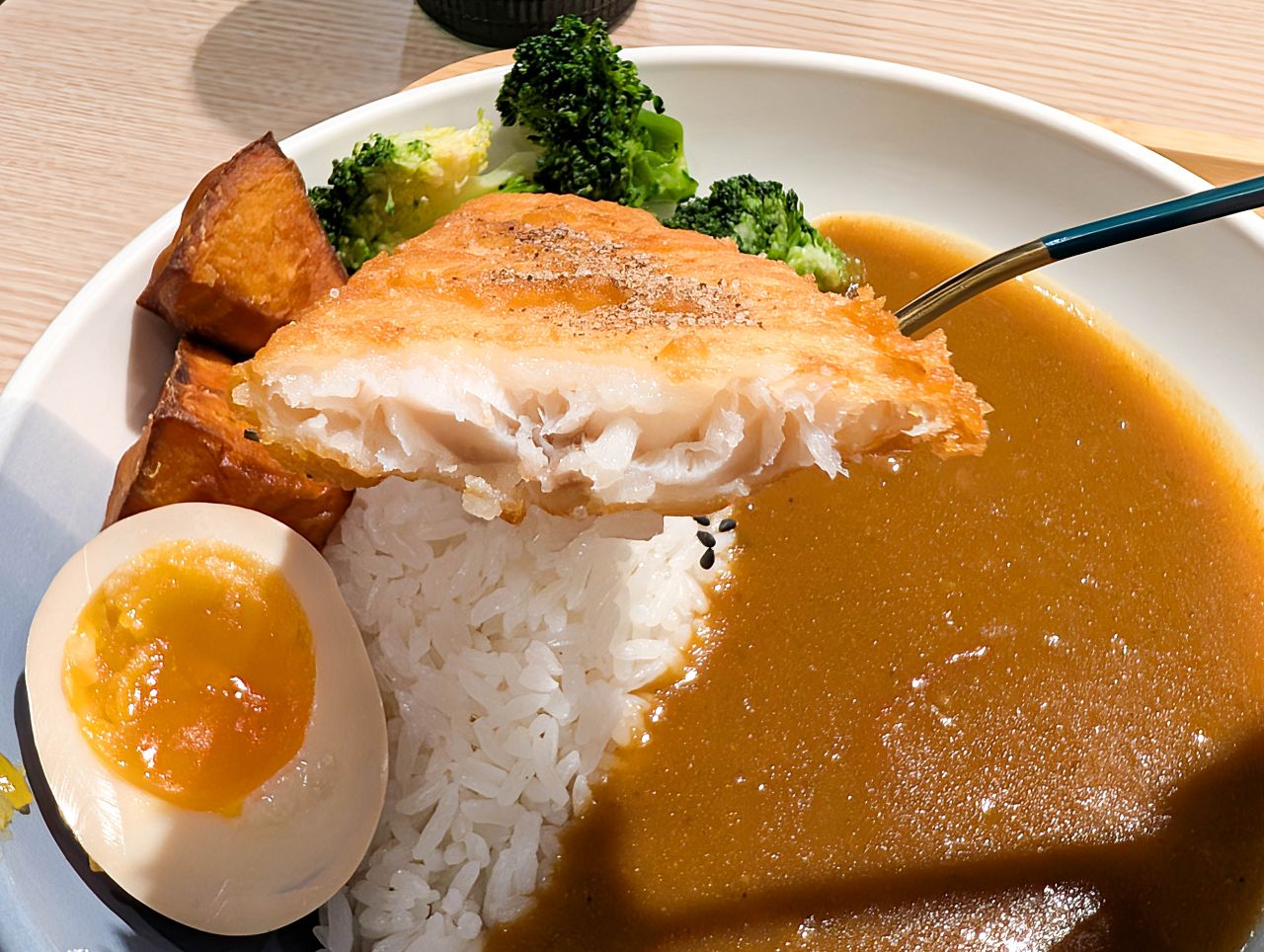 [食記][新北市][板橋區] 任風咖哩 — 板橋江子翠站附近咖哩專賣店，以水果熬煮的柑橘風味咖哩。