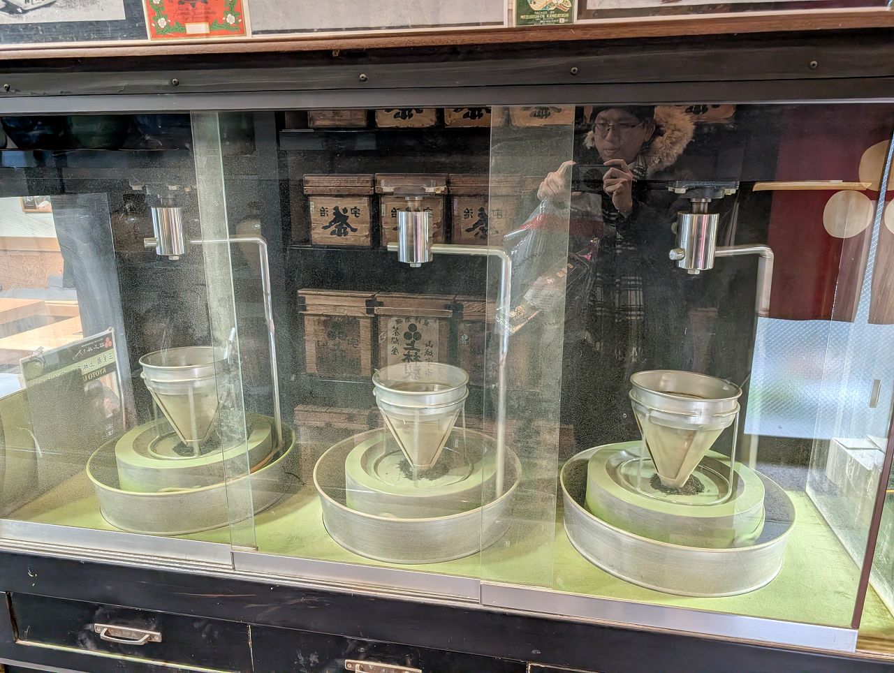 [食記][日本][京都][宇治] 三星園上林三入本店 — 平等院表參道上擁有450多年歷史的宇治茶品牌，德川幕府將軍家御用茶師的店。