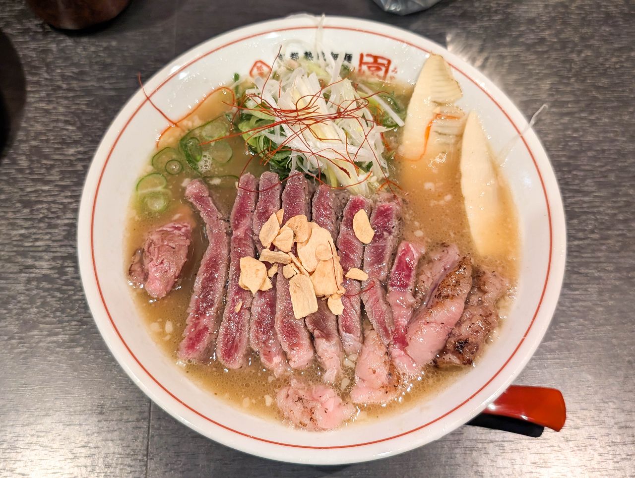 [食記][日本][京都] 祇園らーめん京 京都駅ビル店 — 京都車站拉麵小路內其中一間拉麵店，每日限量和牛牛排拉麵。