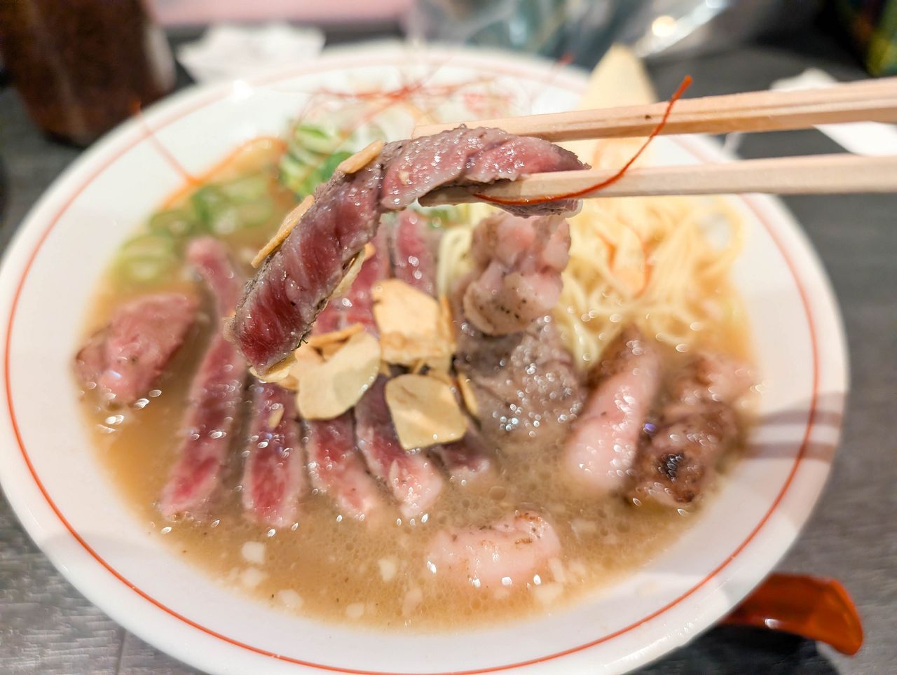[食記][日本][京都] 祇園らーめん京 京都駅ビル店 — 京都車站拉麵小路內其中一間拉麵店，每日限量和牛牛排拉麵。