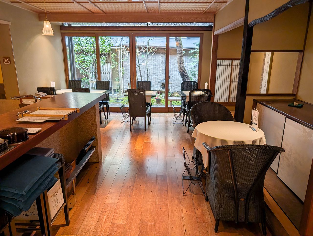 [食記][日本][京都] 丸久小山園 西洞院店 — 丸久小山園在京都市區直營店設置茶房，供應優質又濃郁美味的抹茶甜點和手刷抹茶。