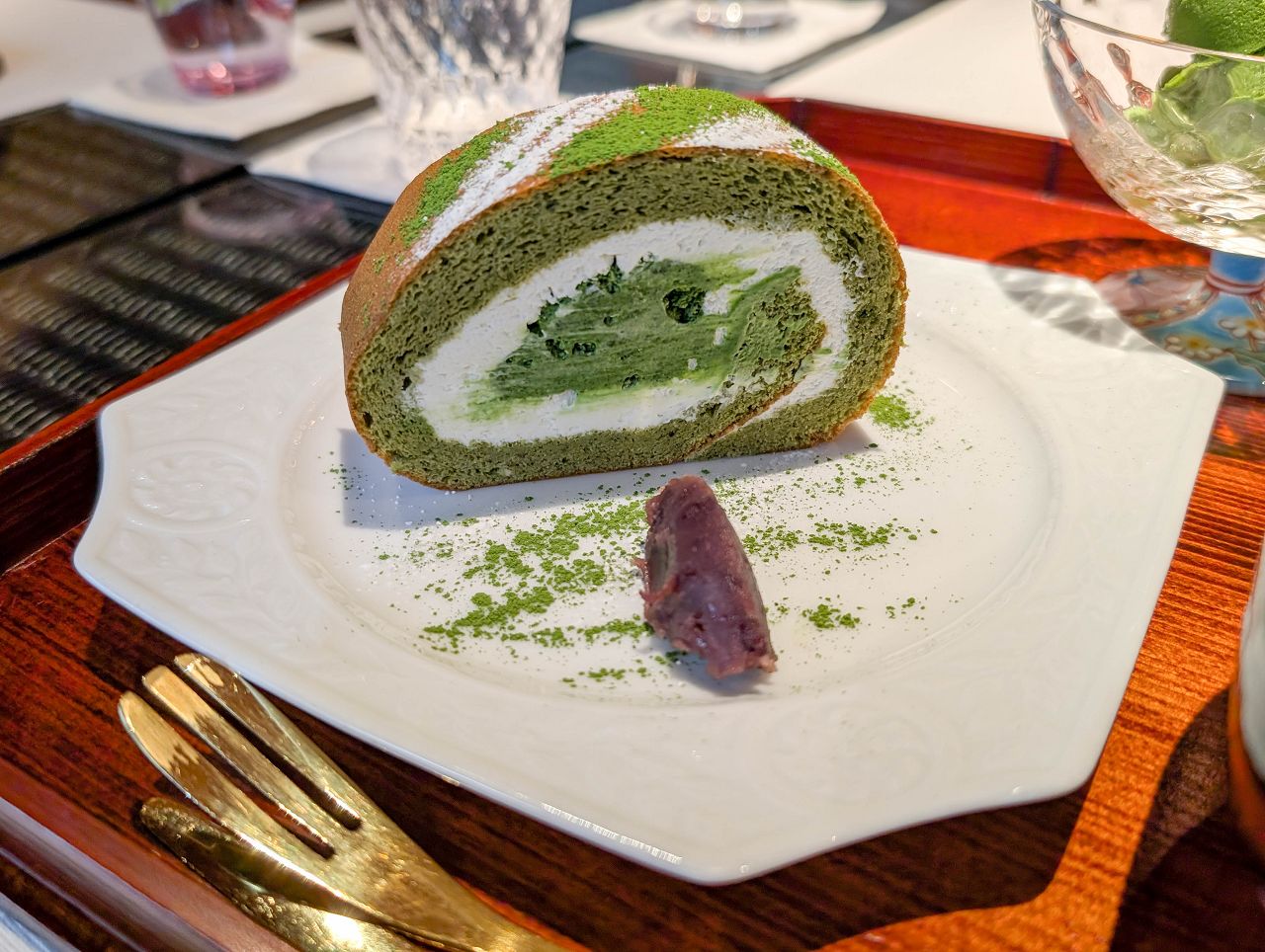 [食記][日本][京都] 丸久小山園 西洞院店 — 丸久小山園在京都市區直營店設置茶房，供應優質又濃郁美味的抹茶甜點和手刷抹茶。
