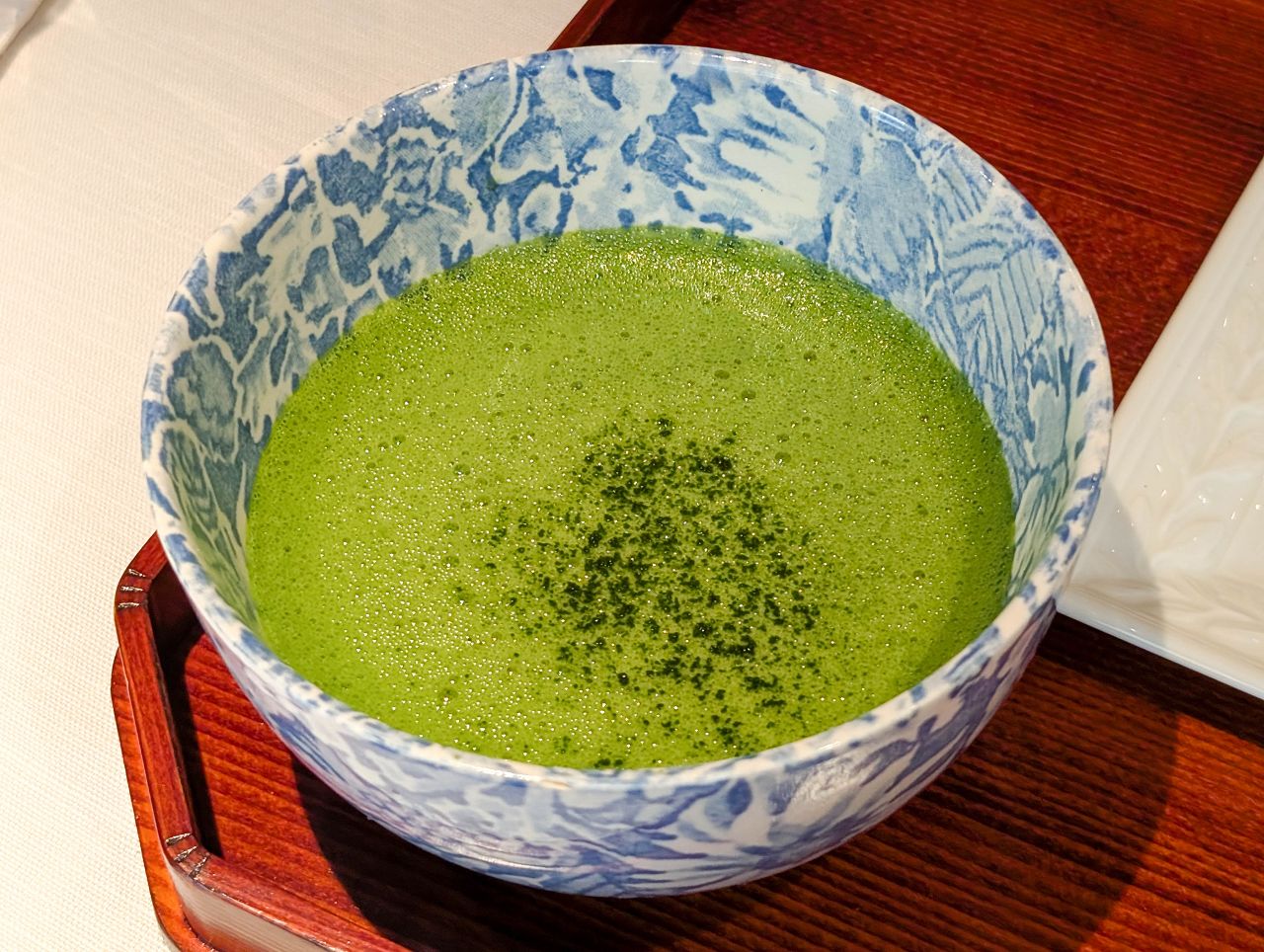 [食記][日本][京都] 丸久小山園 西洞院店 — 丸久小山園在京都市區直營店設置茶房，供應優質又濃郁美味的抹茶甜點和手刷抹茶。