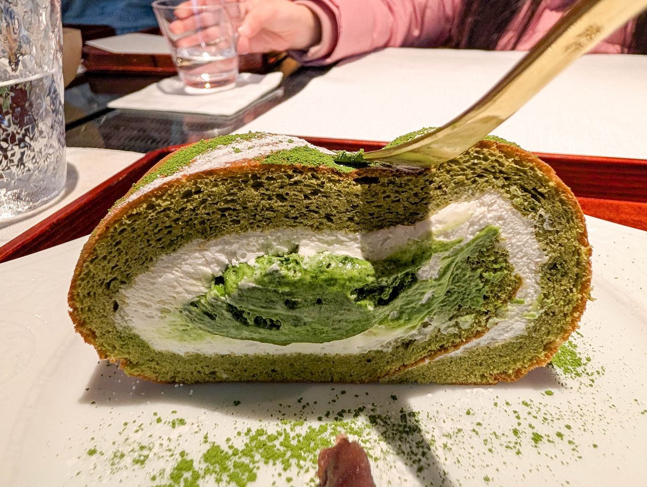 [食記][日本][京都] 丸久小山園 西洞院店 — 丸久小山園在京都市區直營店設置茶房，供應優質又濃郁美味的抹茶甜點和手刷抹茶。