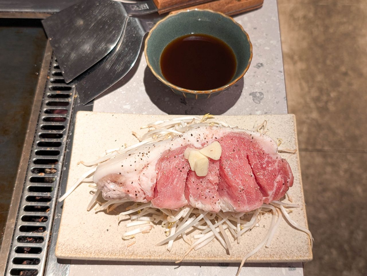 [食記][日本][大阪] 月島もんじゃ くうや 難波 — 來自東京的文字燒專賣餐廳在大阪難波開分店，供應豐富多樣的鐵板料理。
