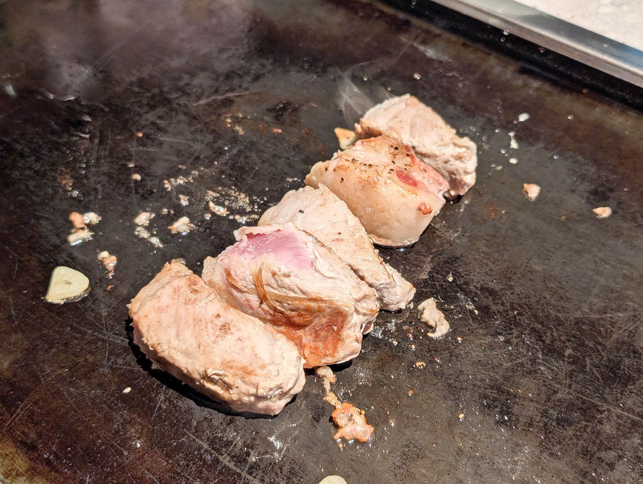 [食記][日本][大阪] 月島もんじゃ くうや 難波 — 來自東京的文字燒專賣餐廳在大阪難波開分店，供應豐富多樣的鐵板料理。