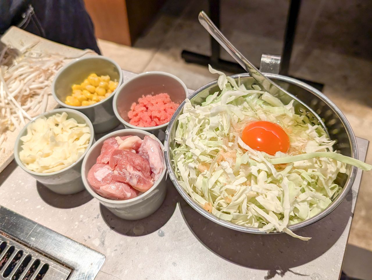 [食記][日本][大阪] 月島もんじゃ くうや 難波 — 來自東京的文字燒專賣餐廳在大阪難波開分店，供應豐富多樣的鐵板料理。