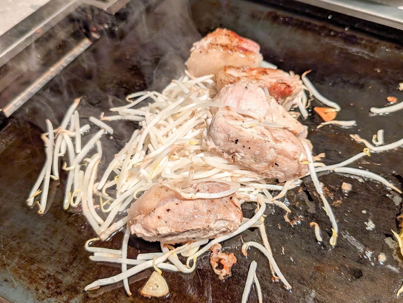 [食記][日本][大阪] 月島もんじゃ くうや 難波 — 來自東京的文字燒專賣餐廳在大阪難波開分店，供應豐富多樣的鐵板料理。