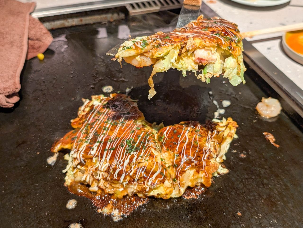 [食記][日本][大阪] 月島もんじゃ くうや 難波 — 來自東京的文字燒專賣餐廳在大阪難波開分店，供應豐富多樣的鐵板料理。