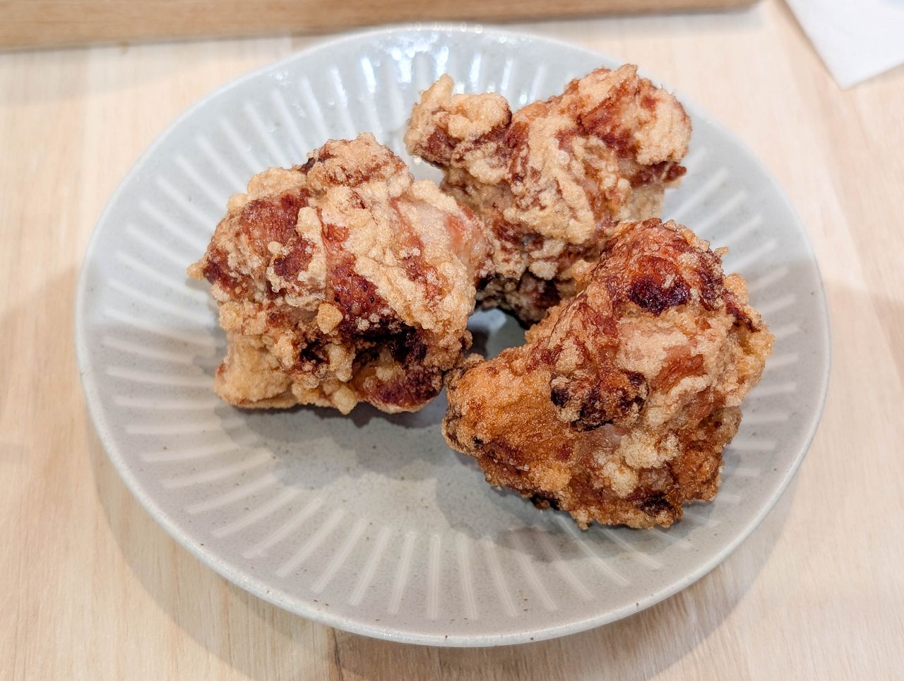 [食記][高雄市] 拉麵 橫山家 高雄七賢店 — 屏東起家日籍老闆經營的拉麵店，主打秘製豚骨拉麵。
