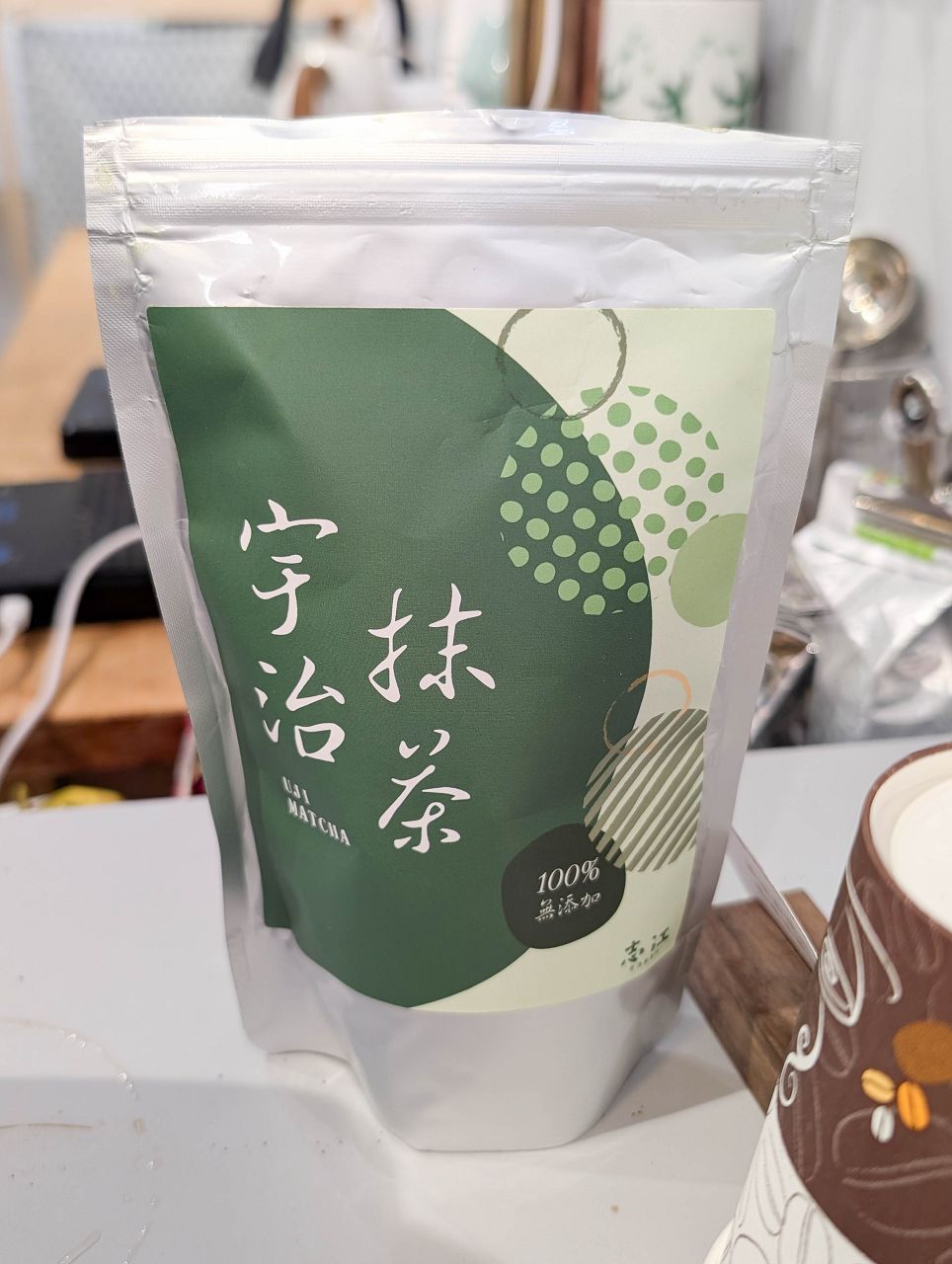[食記][高雄市] 聊聊甜室 Honne Cake Studio 2部曲 — 原本鹽埕市場內的甜點店搬遷到新興區福華大飯店附近擁有新店面，氣氛溫馨愜意的文青風格甜點咖啡廳。
