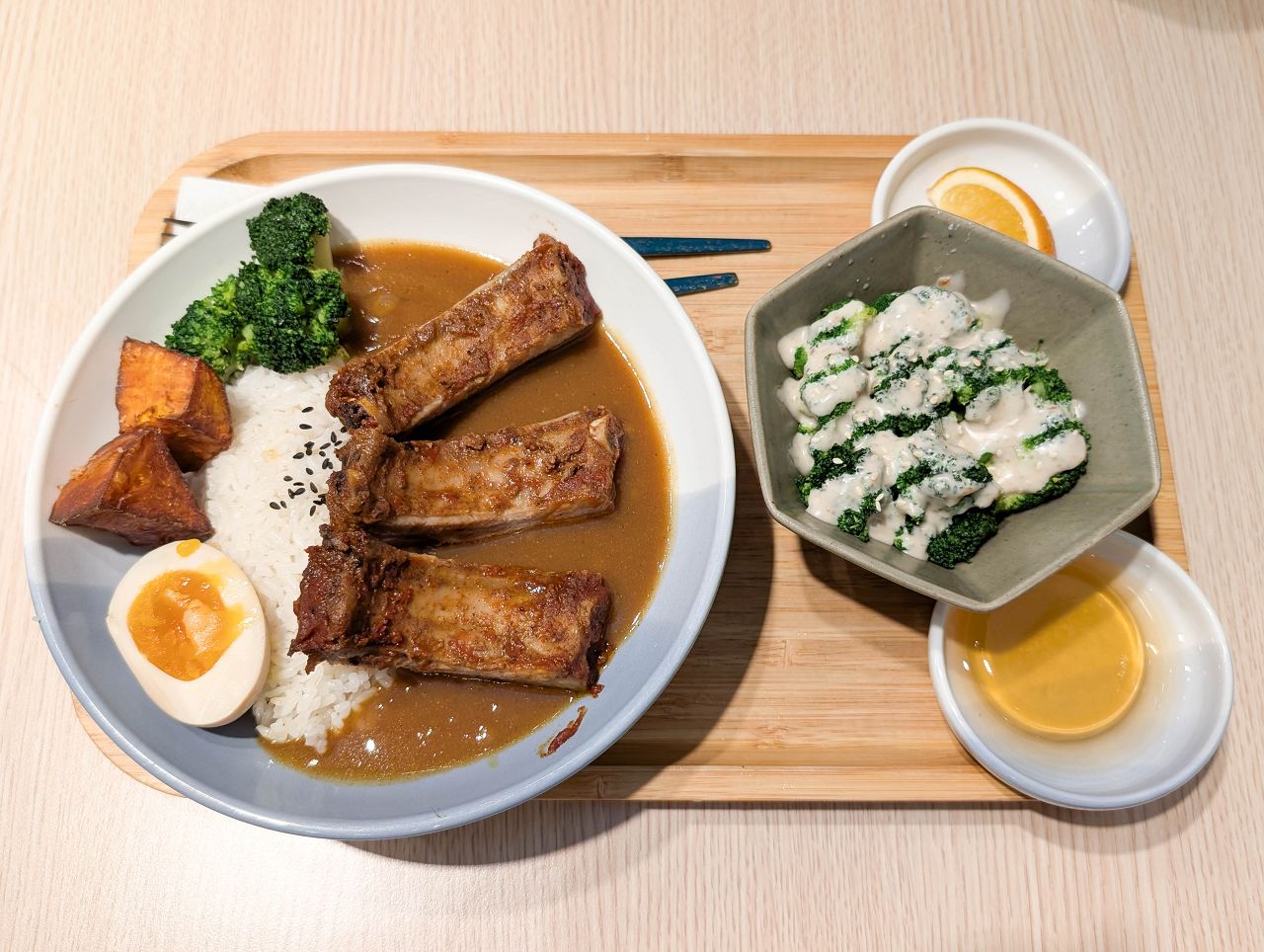 [食記][新北市][板橋區] 任風咖哩 — 板橋江子翠站附近咖哩專賣店，以水果熬煮的柑橘風味咖哩。