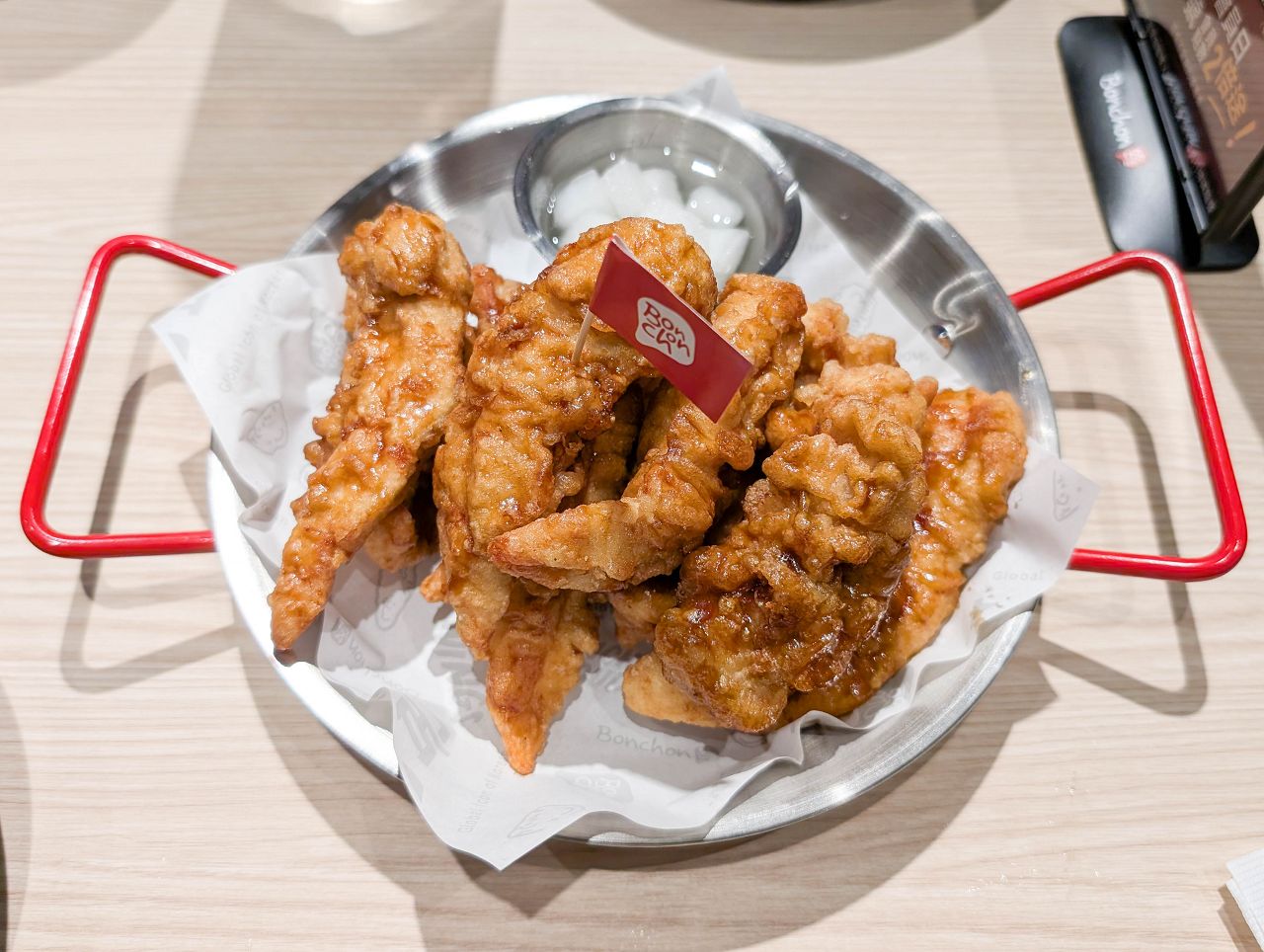 [食記][高雄市] Bonchon Chicken 本村韓食炸雞 高雄大立店 — 來自韓國釜山風靡全球的韓式炸雞品牌進駐高雄大立百貨