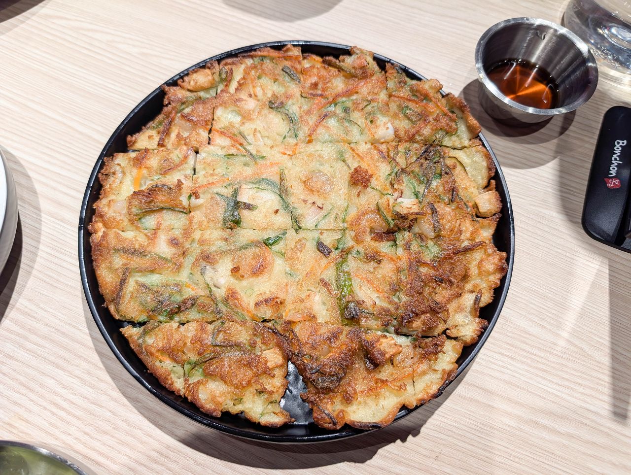 [食記][高雄市] Bonchon Chicken 本村韓食炸雞 高雄大立店 — 來自韓國釜山風靡全球的韓式炸雞品牌進駐高雄大立百貨
