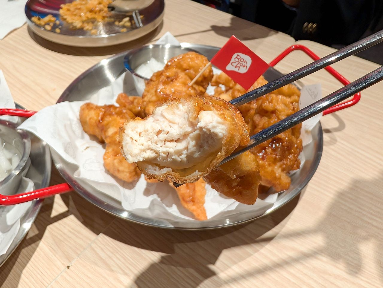 [食記][高雄市] Bonchon Chicken 本村韓食炸雞 高雄大立店 — 來自韓國釜山風靡全球的韓式炸雞品牌進駐高雄大立百貨