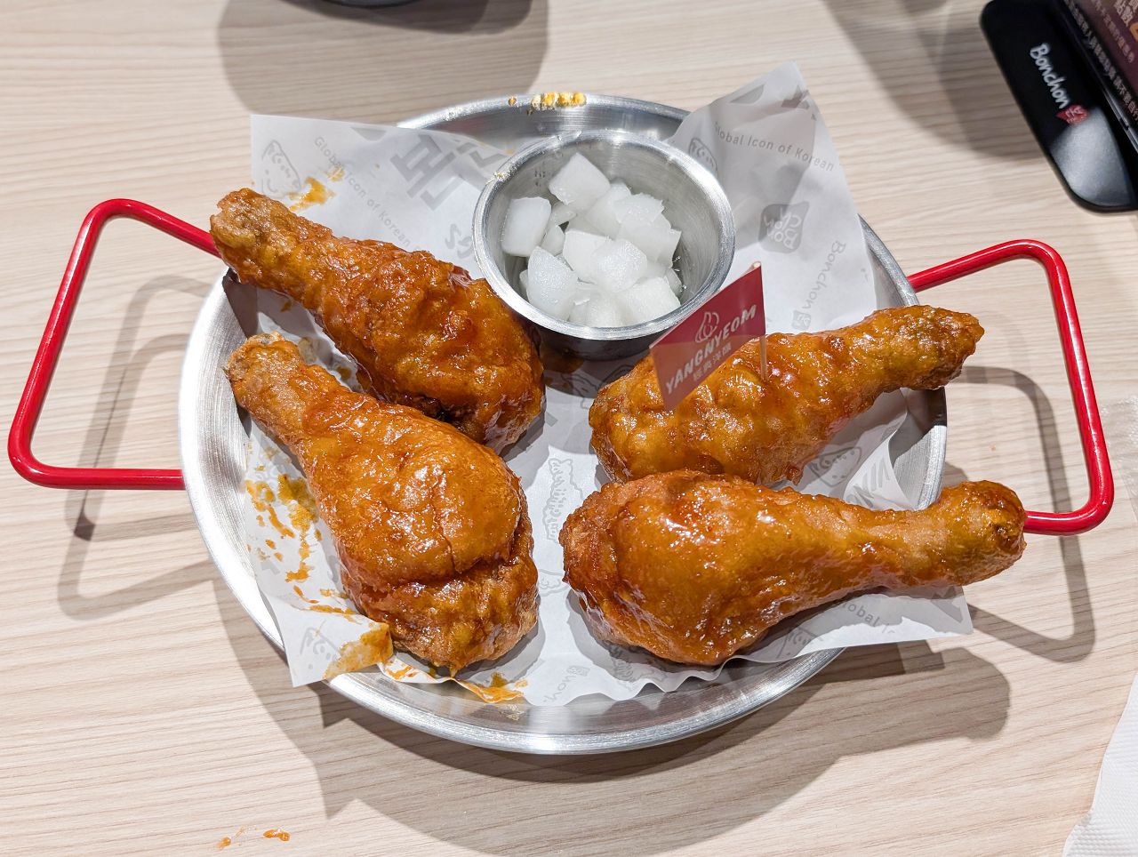 [食記][高雄市] Bonchon Chicken 本村韓食炸雞 高雄大立店 — 來自韓國釜山風靡全球的韓式炸雞品牌進駐高雄大立百貨