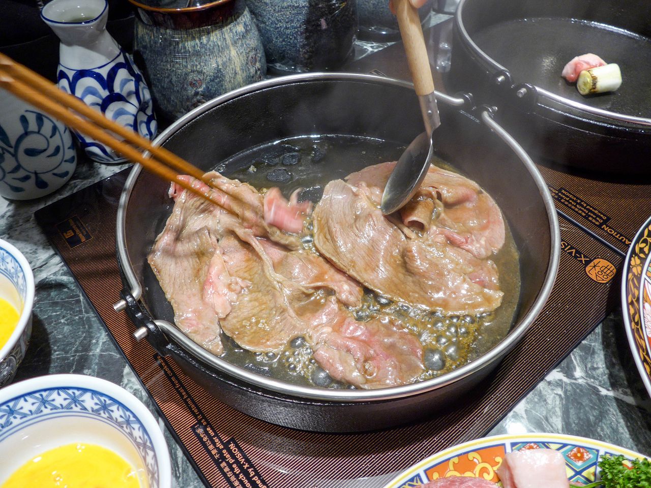 [食記][台北市] 祇園.禪院壽喜燒專門店 — 大安區新開幕京都祇園壽喜燒，全包廂預約困難店，完美演繹關西風壽喜燒的醬汁底蘊與職人精神。台北約會首選、藝人名人私房餐廳。