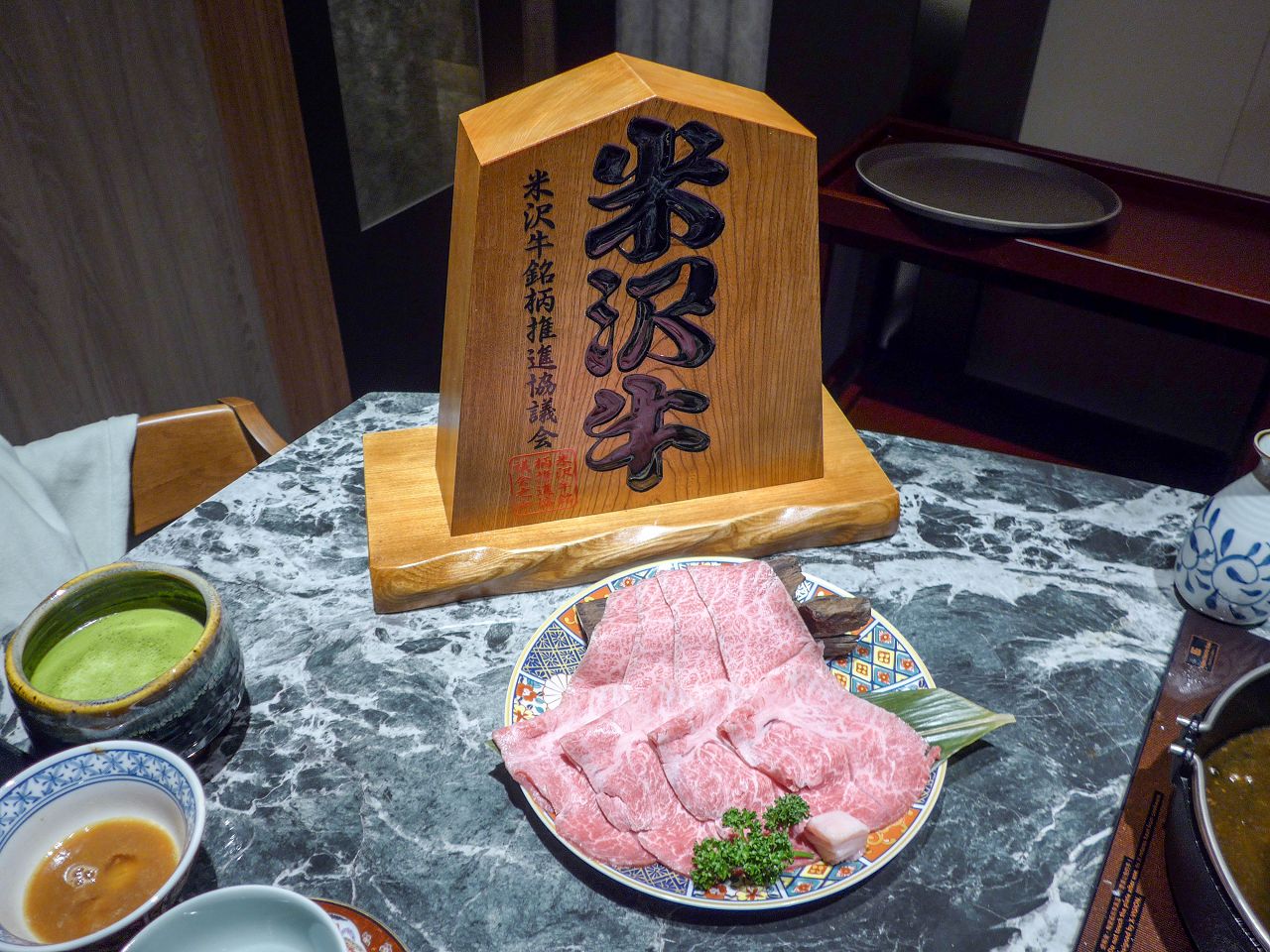 [食記][台北市] 祇園.禪院壽喜燒專門店 — 大安區新開幕京都祇園壽喜燒，全包廂預約困難店，完美演繹關西風壽喜燒的醬汁底蘊與職人精神。台北約會首選、藝人名人私房餐廳。