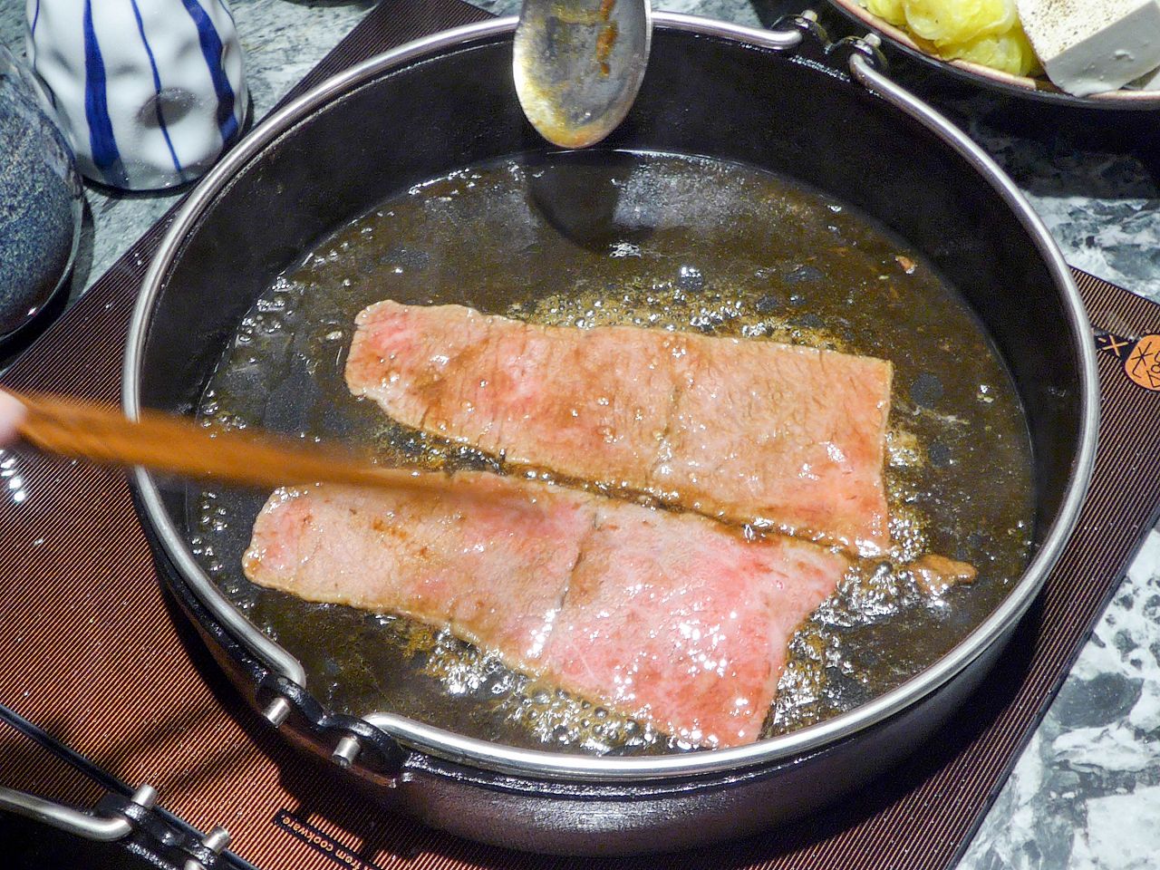 [食記][台北市] 祇園.禪院壽喜燒專門店 — 大安區新開幕京都祇園壽喜燒，全包廂預約困難店，完美演繹關西風壽喜燒的醬汁底蘊與職人精神。台北約會首選、藝人名人私房餐廳。