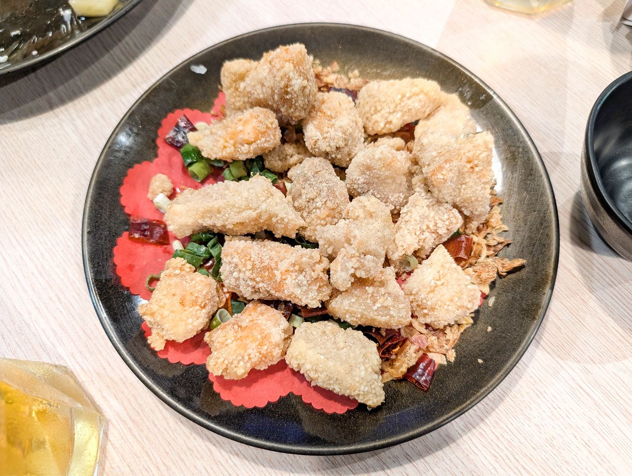 [食記][高雄市] 番太郎味自慢料理 — 中央公園對面豐富多樣的日本料理和台式熱炒，朋友團體聚餐好選擇。