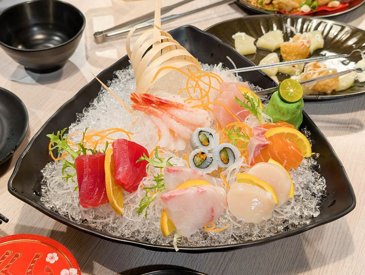 [食記][高雄市] 番太郎味自慢料理 — 中央公園對面豐富多樣的日本料理和台式熱炒，朋友團體聚餐好選擇。