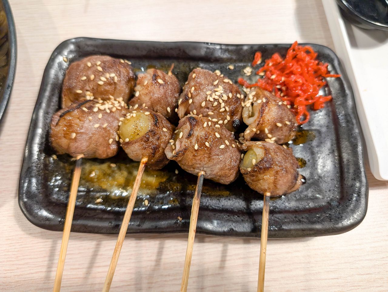 [食記][高雄市] 番太郎味自慢料理 — 中央公園對面豐富多樣的日本料理和台式熱炒，朋友團體聚餐好選擇。