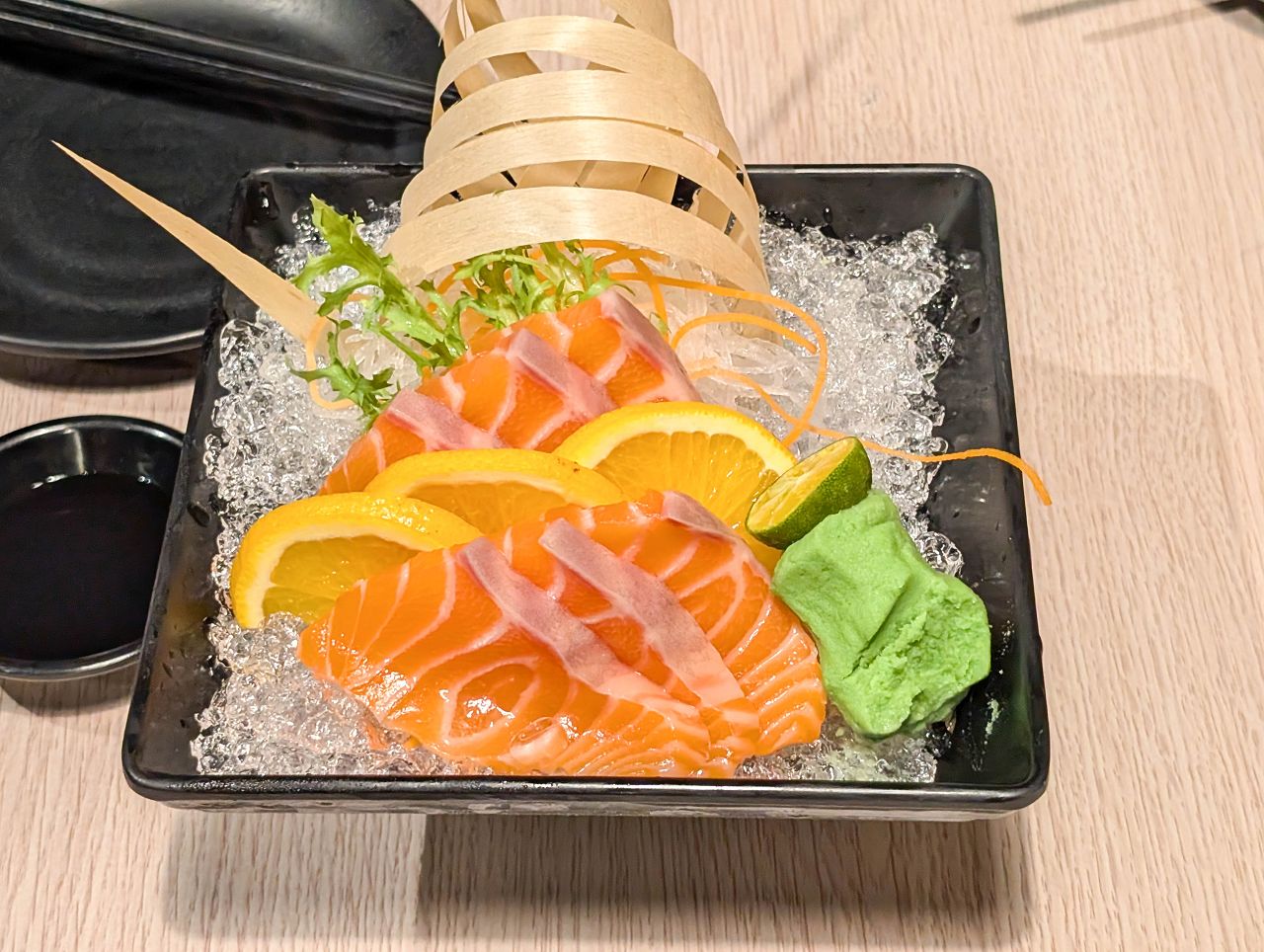 [食記][高雄市] 番太郎味自慢料理 — 中央公園對面豐富多樣的日本料理和台式熱炒，朋友團體聚餐好選擇。