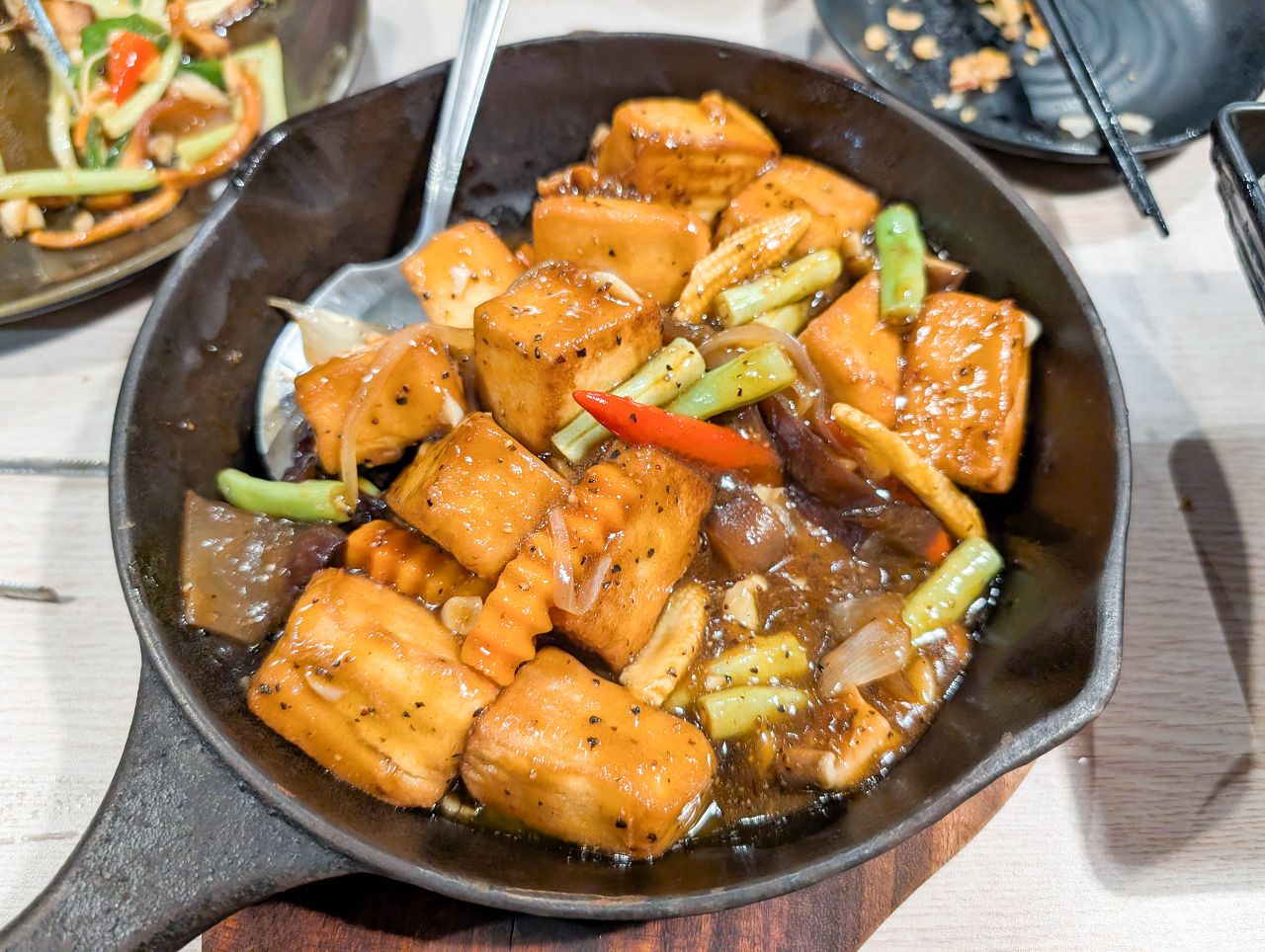 [食記][高雄市] 番太郎味自慢料理 — 中央公園對面豐富多樣的日本料理和台式熱炒，朋友團體聚餐好選擇。