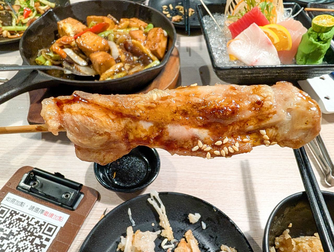 [食記][高雄市] 番太郎味自慢料理 — 中央公園對面豐富多樣的日本料理和台式熱炒，朋友團體聚餐好選擇。
