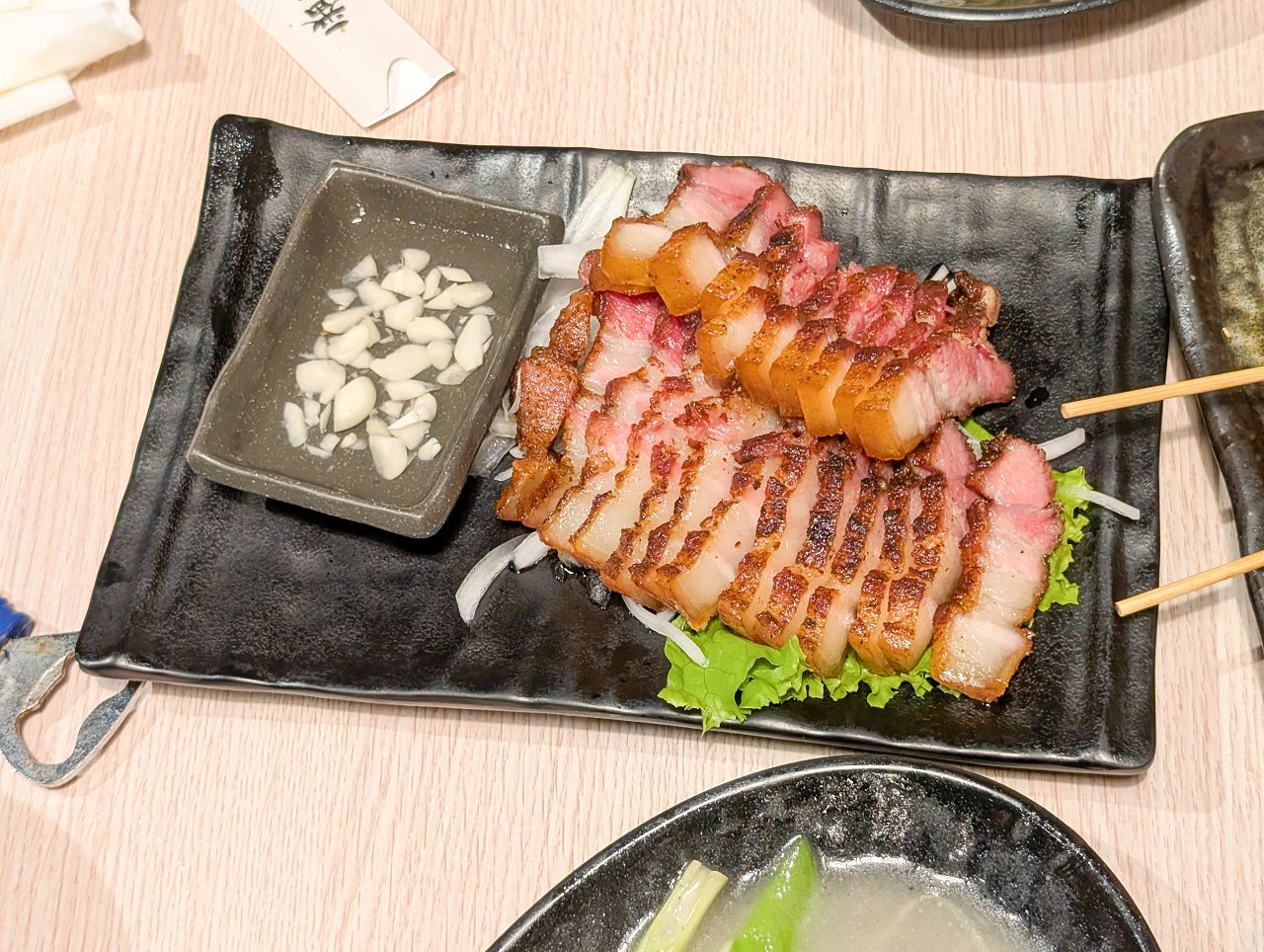 [食記][高雄市] 番太郎味自慢料理 — 中央公園對面豐富多樣的日本料理和台式熱炒，朋友團體聚餐好選擇。
