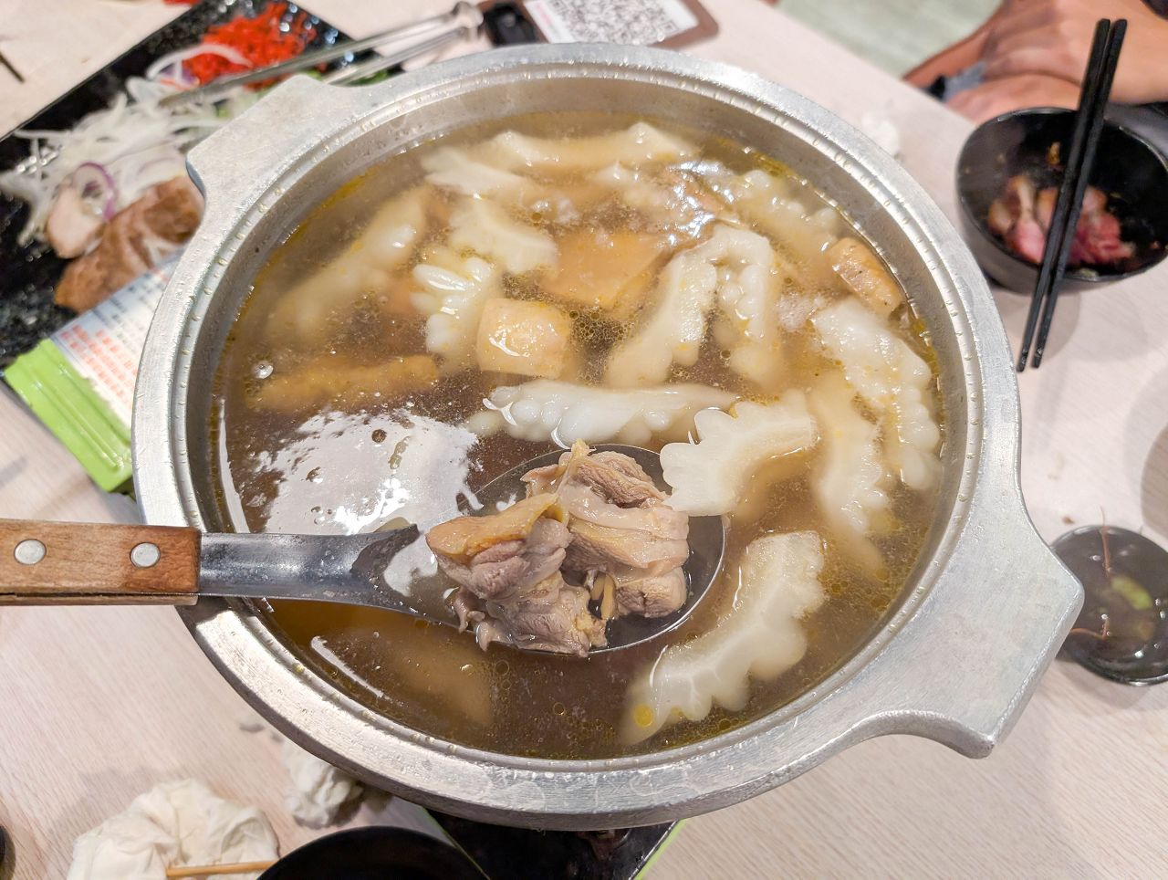 [食記][高雄市] 番太郎味自慢料理 — 中央公園對面豐富多樣的日本料理和台式熱炒，朋友團體聚餐好選擇。