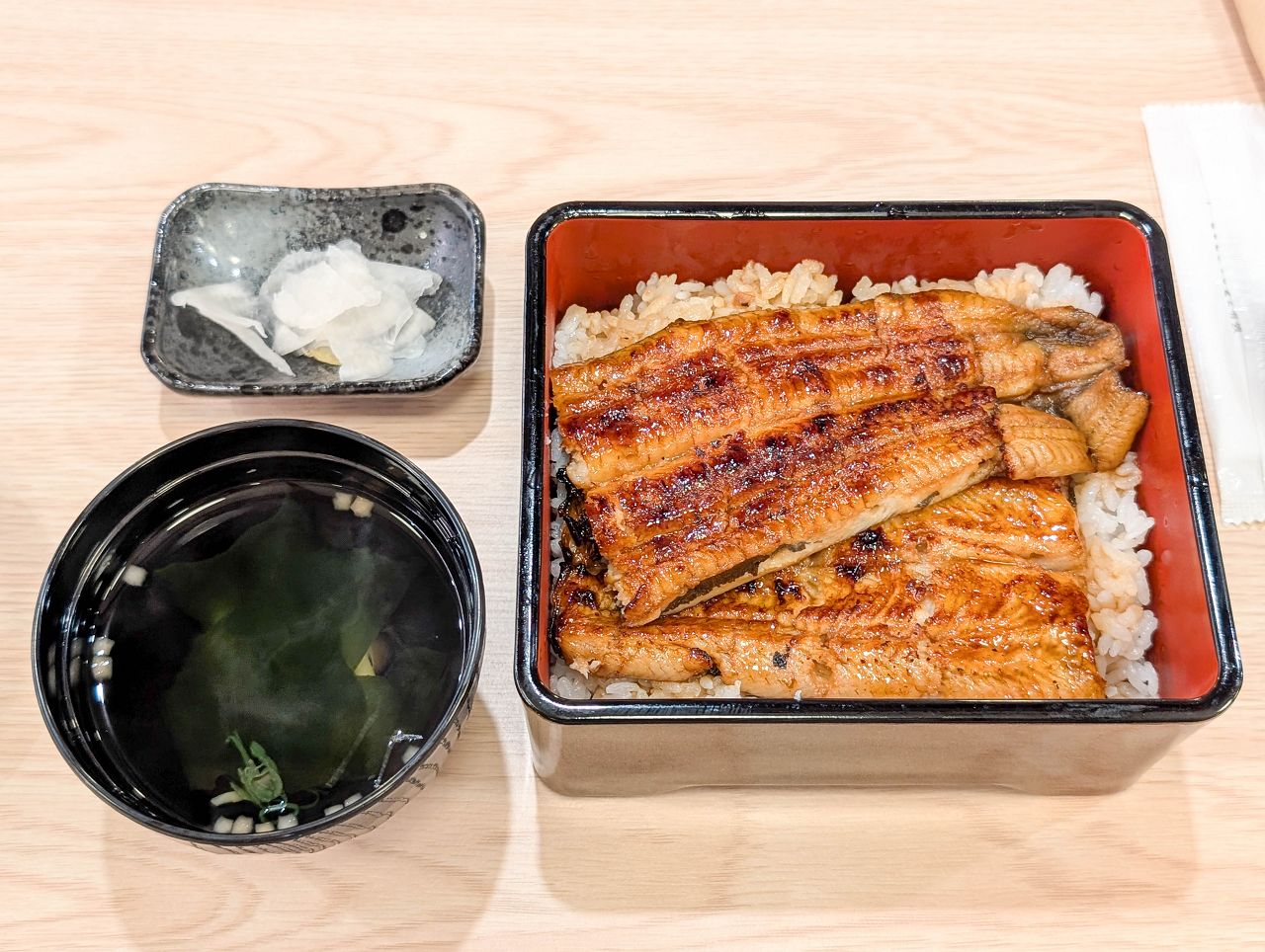 [食記][台北市] 肥前屋 — 捷運中山站附近七條通內擁有50年歷史的鰻魚飯老店回歸啦！