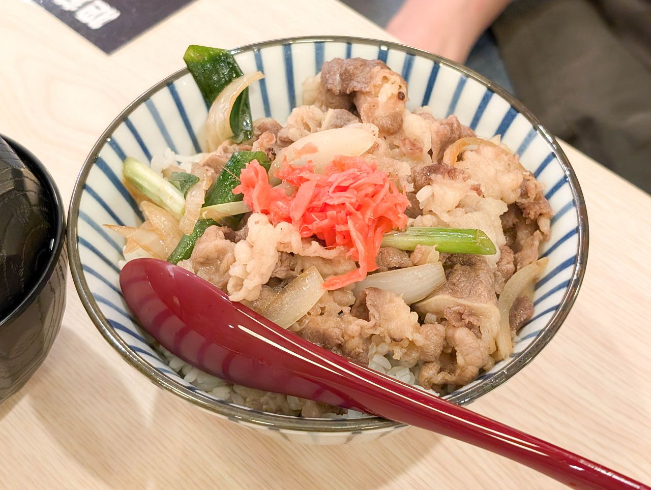 [食記][台北市] 肥前屋 — 捷運中山站附近七條通內擁有50年歷史的鰻魚飯老店回歸啦！