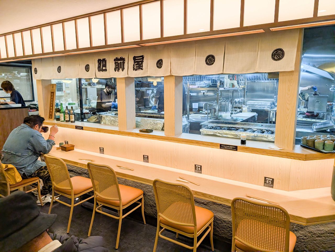 [食記][台北市] 肥前屋 — 捷運中山站附近七條通內擁有50年歷史的鰻魚飯老店回歸啦！