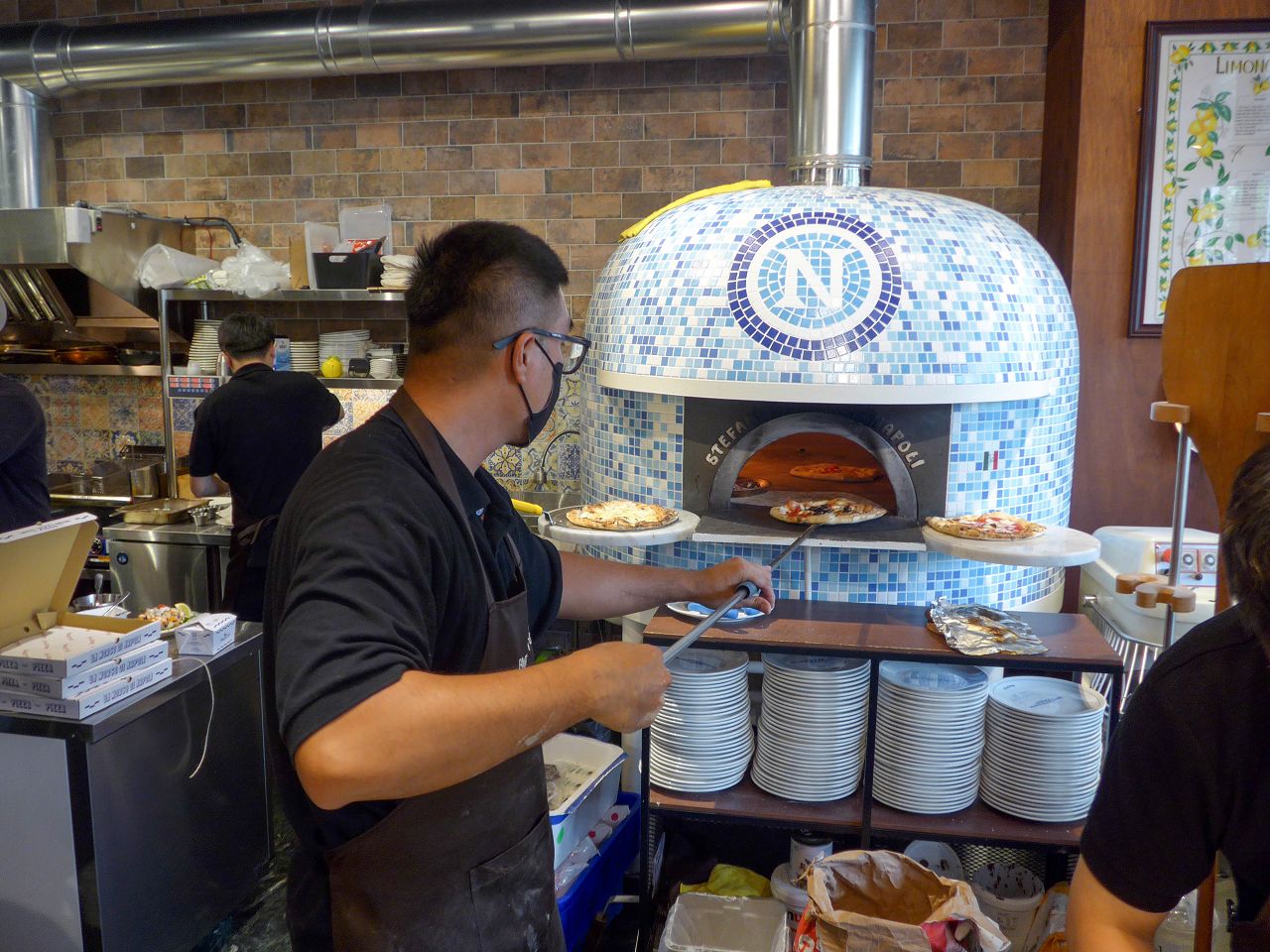 [食記][高雄市] BASSOTTO® PIZZA 巴索托拿坡里披薩 — 世界冠軍披薩職人蔡松霖經營的正統義大利拿坡里式窯烤披薩專賣餐廳