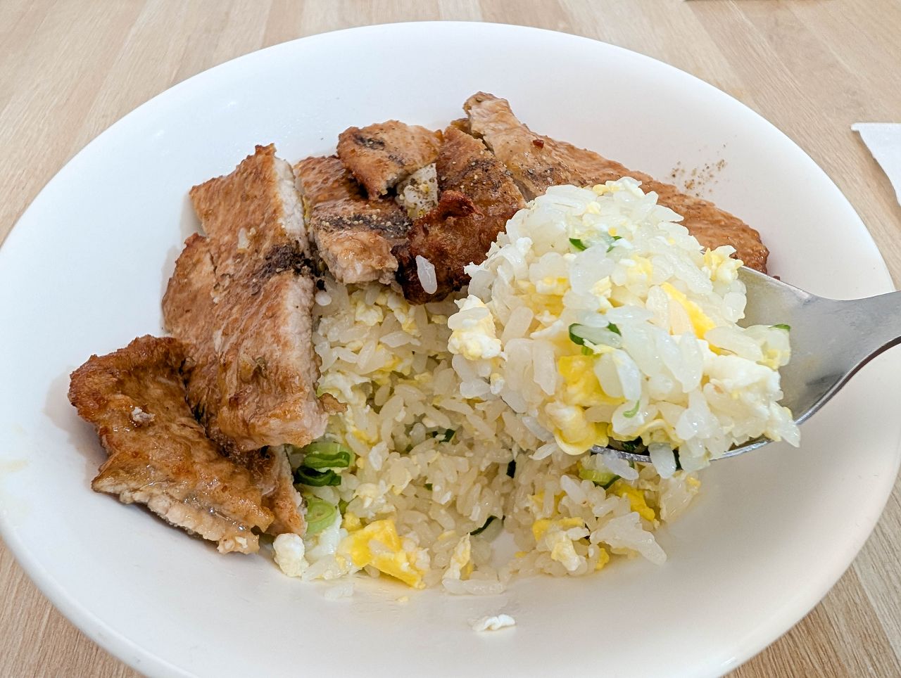 [食記][台北市] 巢飯麵食館 市府店 — 信義區平價炒飯麵食小館