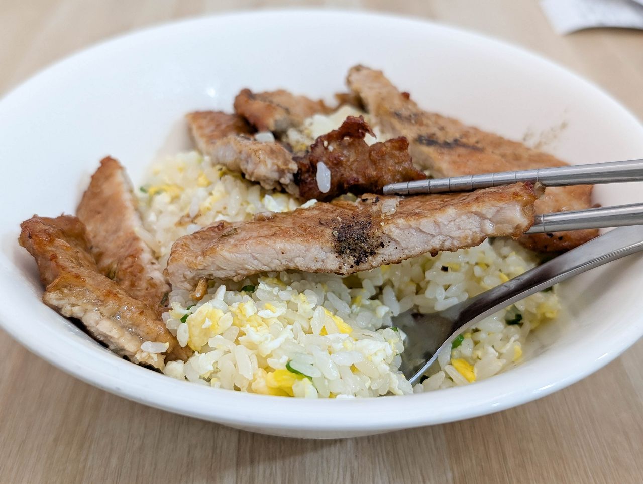 [食記][台北市] 巢飯麵食館 市府店 — 信義區平價炒飯麵食小館