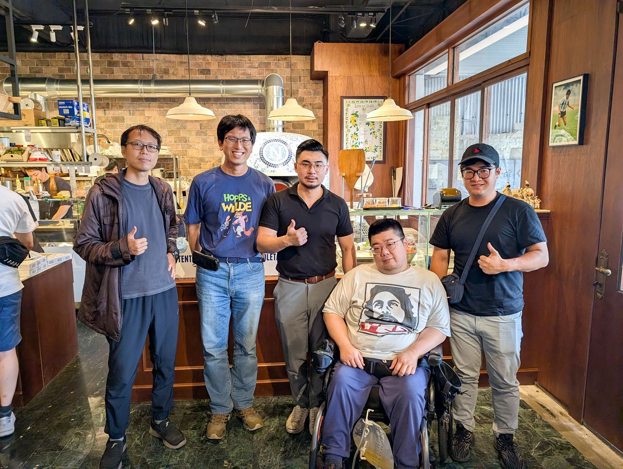 [食記][高雄市] BASSOTTO® PIZZA 巴索托拿坡里披薩 — 世界冠軍披薩職人蔡松霖經營的正統義大利拿坡里式窯烤披薩專賣餐廳