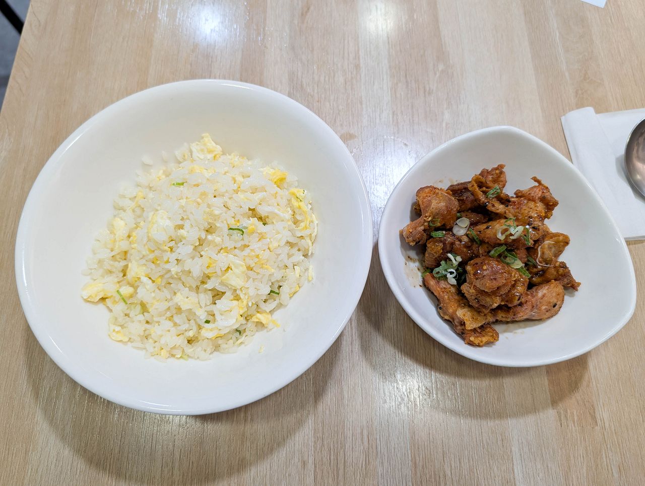 [食記][台北市] 巢飯麵食館 市府店 — 信義區平價炒飯麵食小館