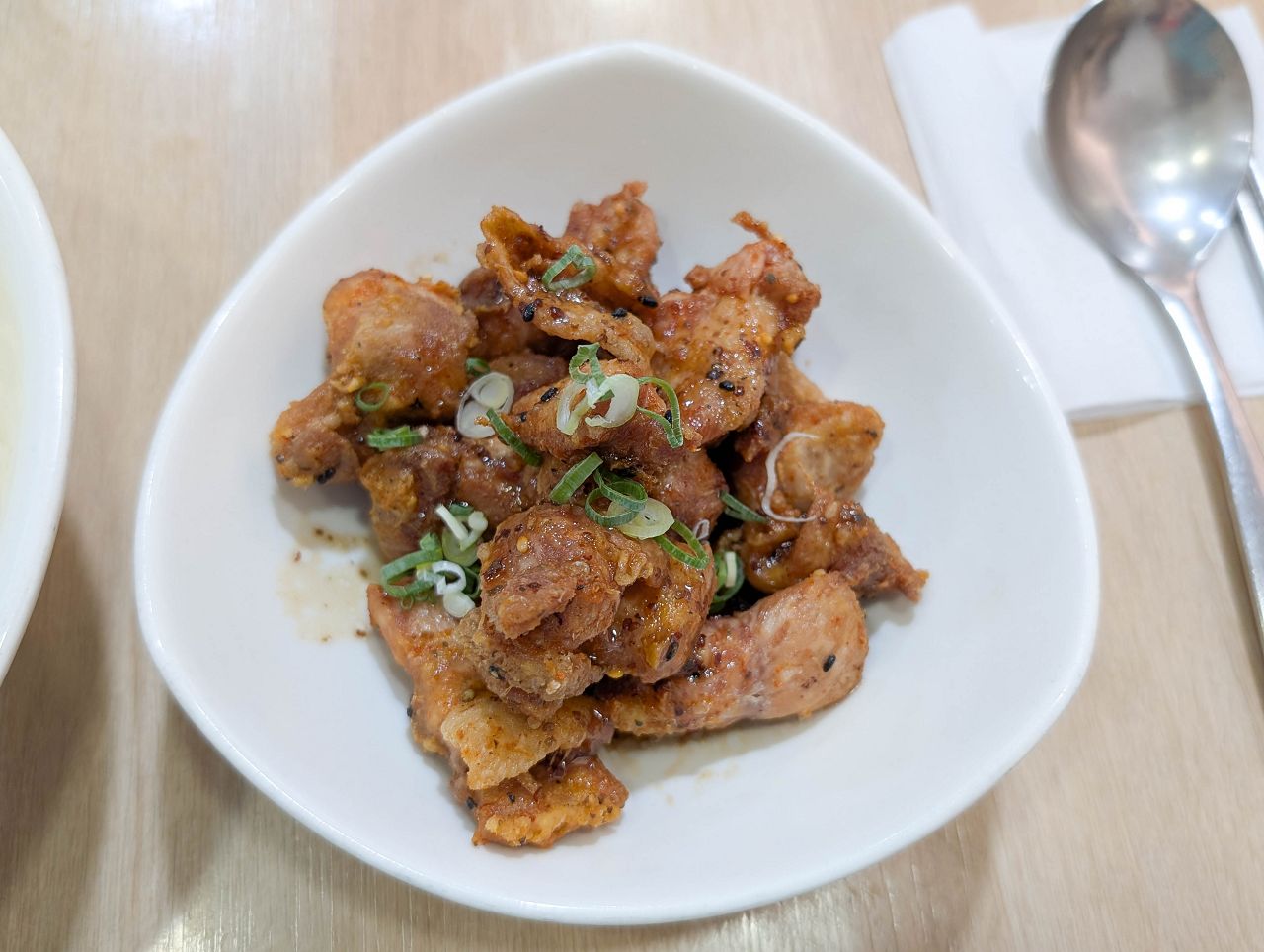 [食記][台北市] 巢飯麵食館 市府店 — 信義區平價炒飯麵食小館