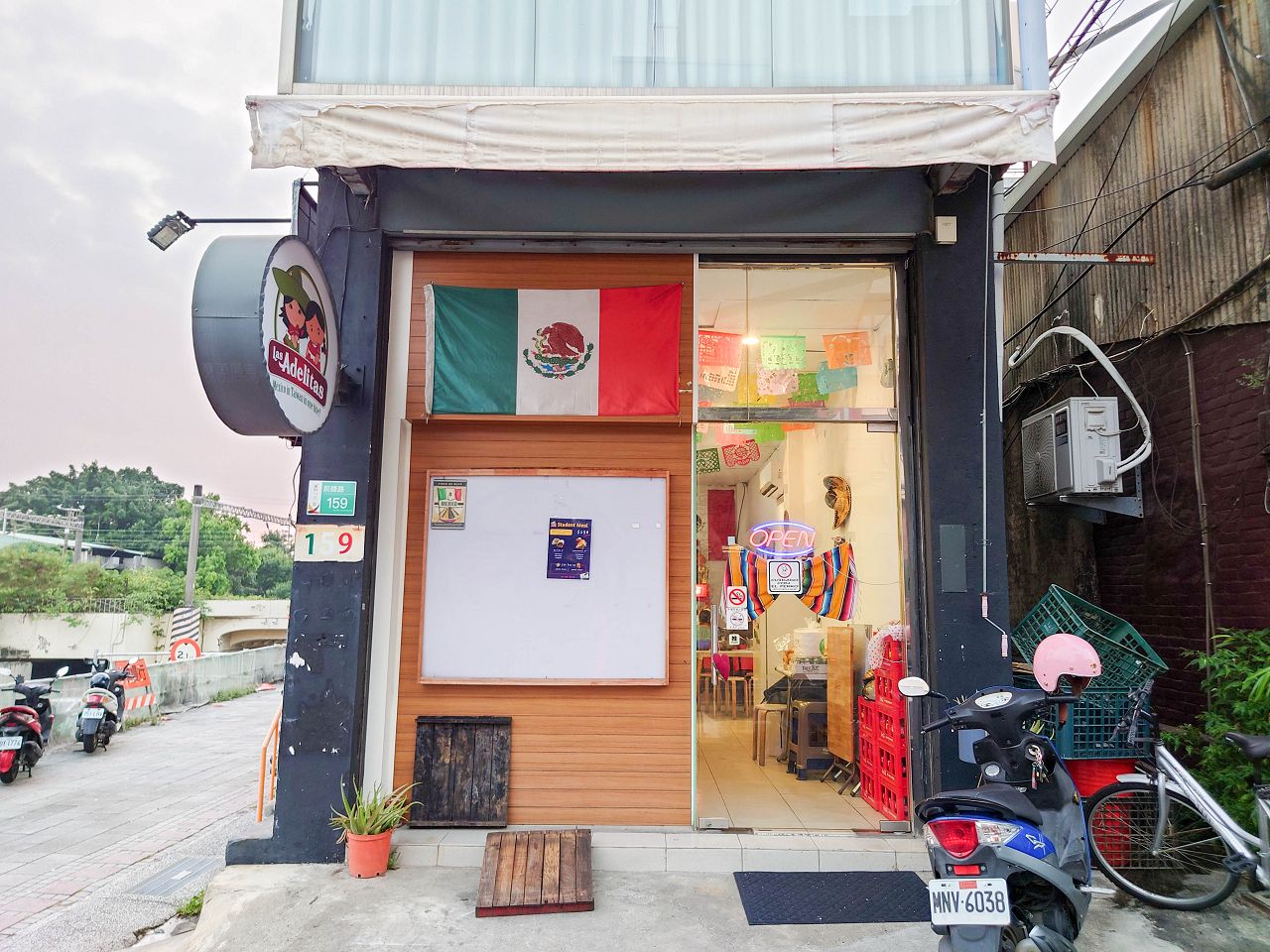 [食記][台南市] Las Adelitas — 成大附近墨西哥老闆娘經營的墨西哥料理小館