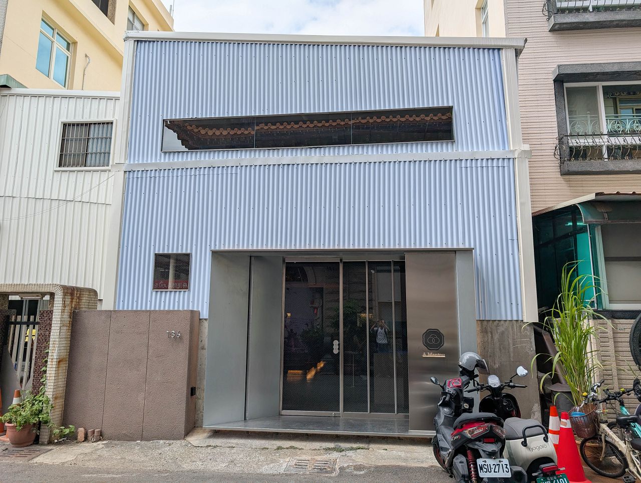 [食記][高雄市] 一饅頭店 新下店 — 高雄知名饅頭專賣店在巨蛋商圈附近新開咖啡廳，供應豐富多樣的饅頭現貨以及手作甜點和飲品。