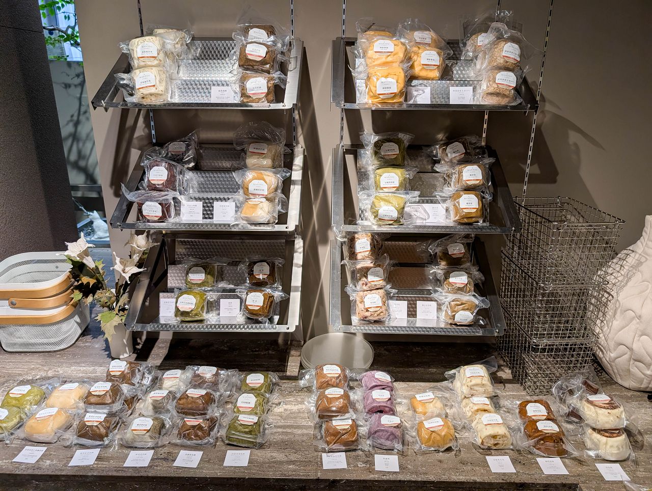 [食記][高雄市] 一饅頭店 新下店 — 高雄知名饅頭專賣店在巨蛋商圈附近新開咖啡廳，供應豐富多樣的饅頭現貨以及手作甜點和飲品。