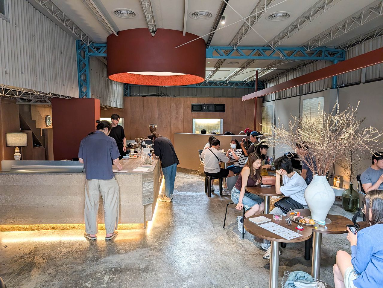 [食記][高雄市] 一饅頭店 新下店 — 高雄知名饅頭專賣店在巨蛋商圈附近新開咖啡廳，供應豐富多樣的饅頭現貨以及手作甜點和飲品。