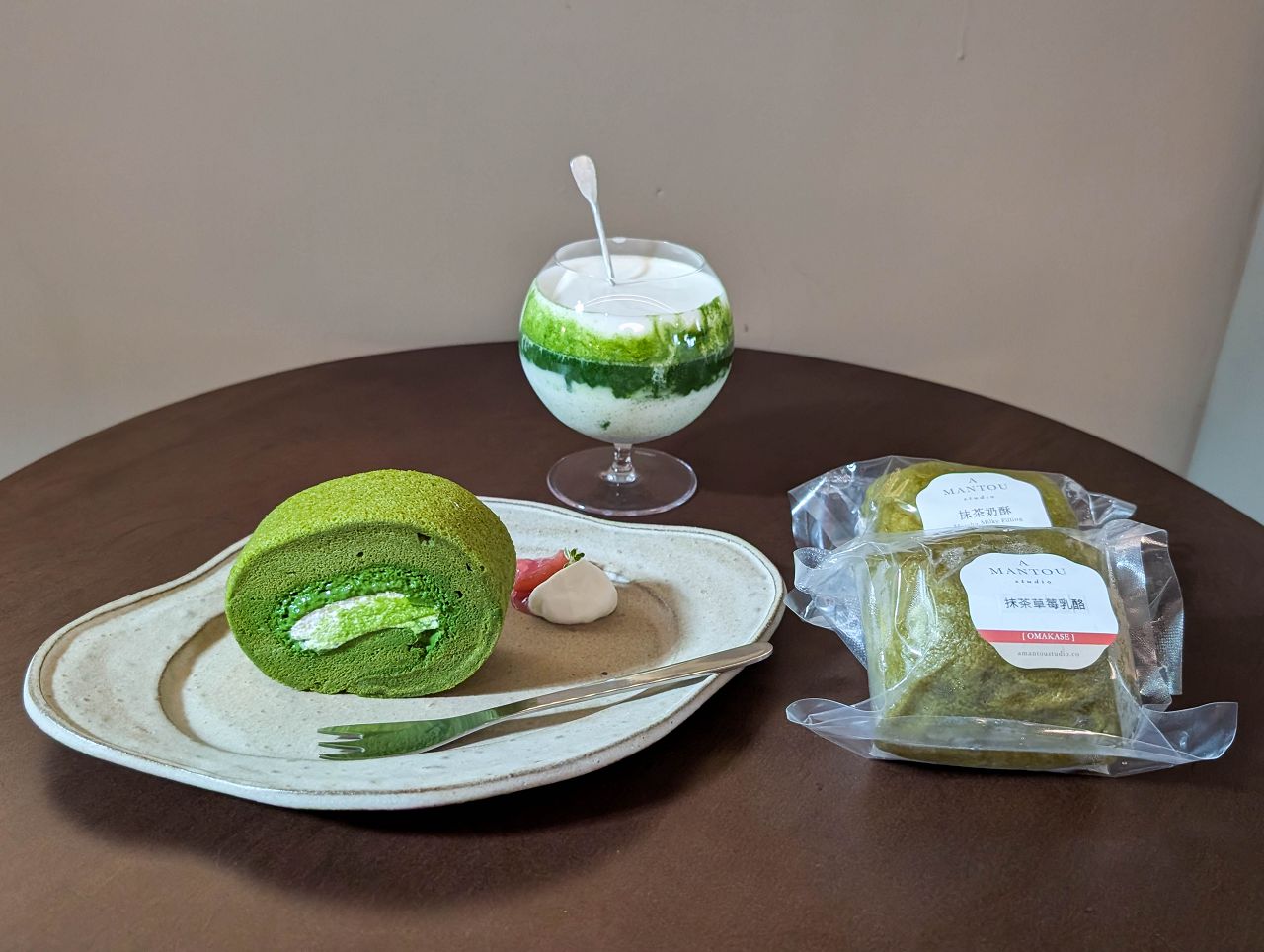 [食記][高雄市] 一饅頭店 新下店 — 高雄知名饅頭專賣店在巨蛋商圈附近新開咖啡廳，供應豐富多樣的饅頭現貨以及手作甜點和飲品。