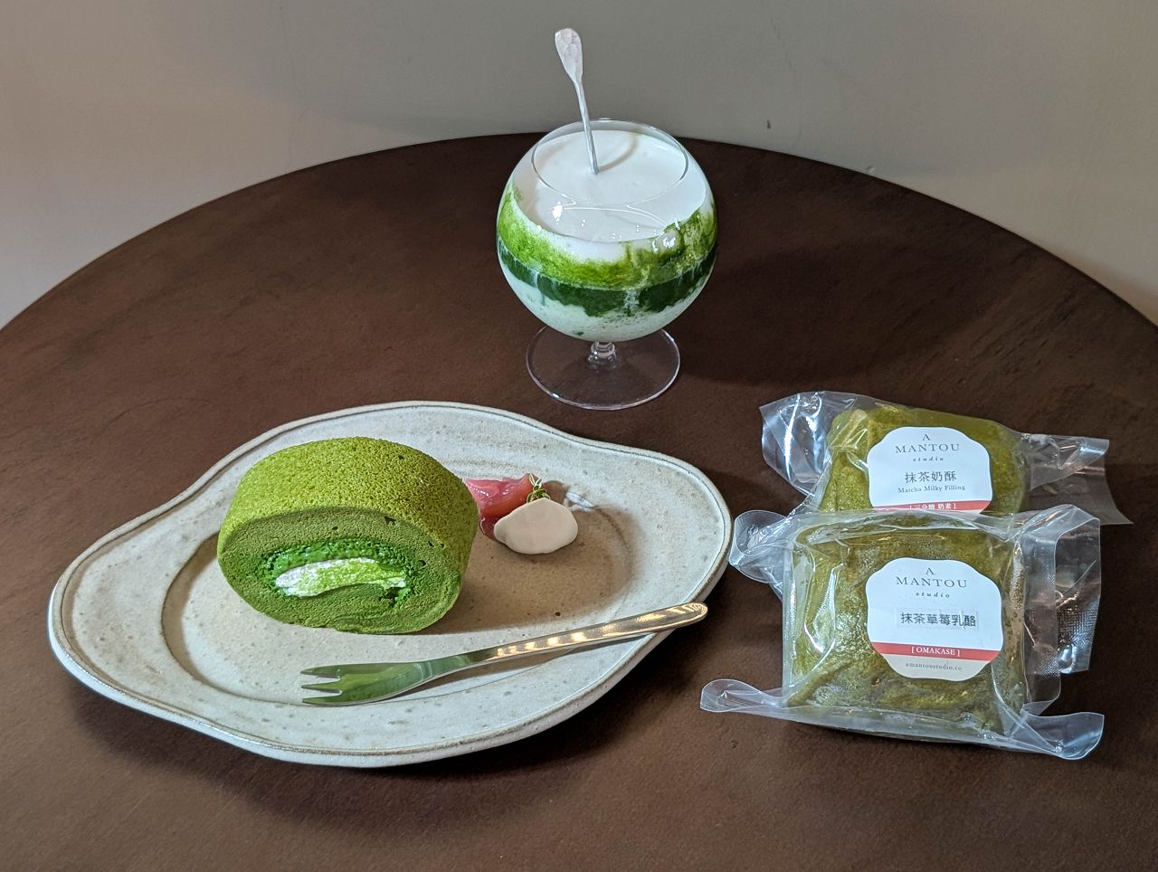 [食記][高雄市] 一饅頭店 新下店 — 高雄知名饅頭專賣店在巨蛋商圈附近新開咖啡廳，供應豐富多樣的饅頭現貨以及手作甜點和飲品。