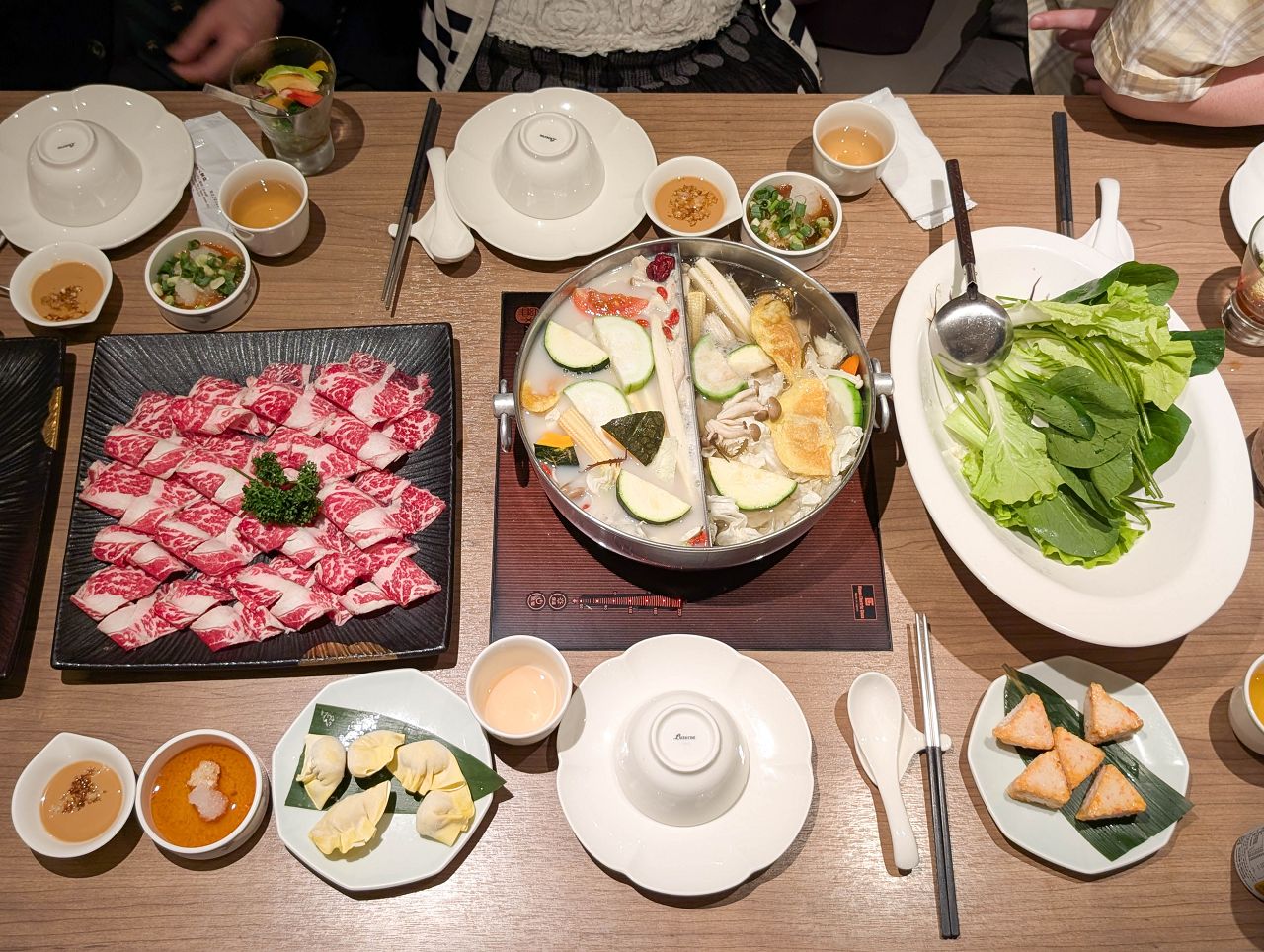 [食記][高雄市] 高雄福華大飯店 Smile One 精緻涮涮鍋 — 位於30樓高空的精緻火鍋餐廳，可俯瞰高雄市區美景。